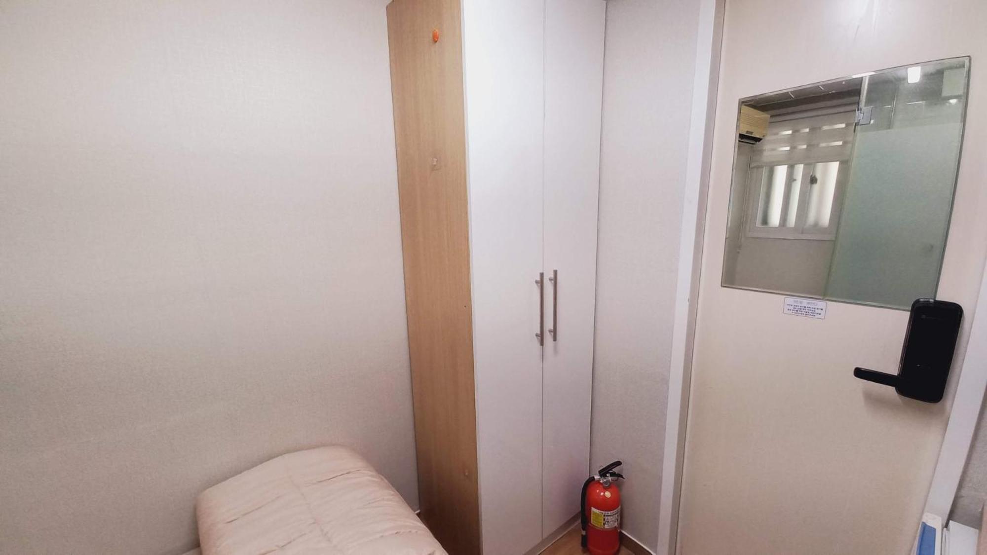 Haechi Stay Guesthouse - For Foreigners Only Seúl Exterior foto